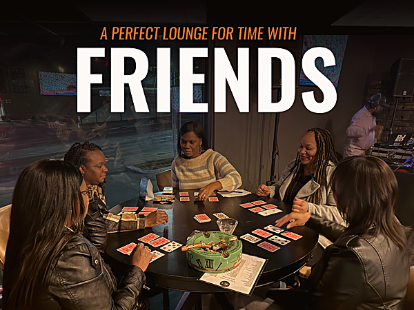 A perfect lounge for time with friends: a card game around a lounge table